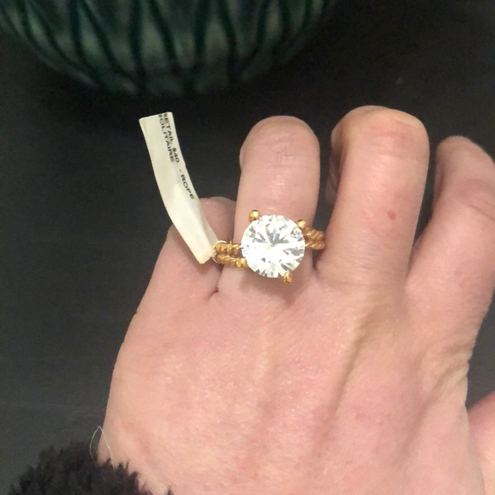 Gorgeous solitaire stone ring
